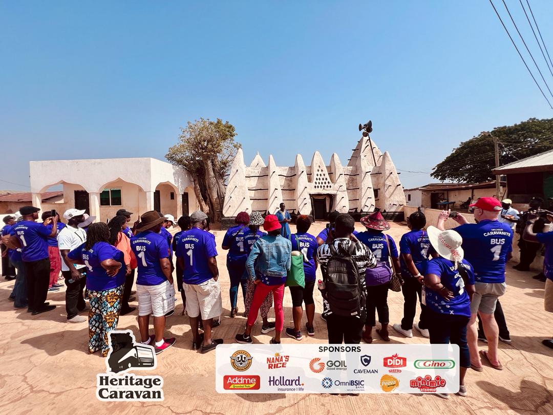 Patrons with branded Hollard T-shirts at the Heritage Caravan expedition for the 10th anniversary.